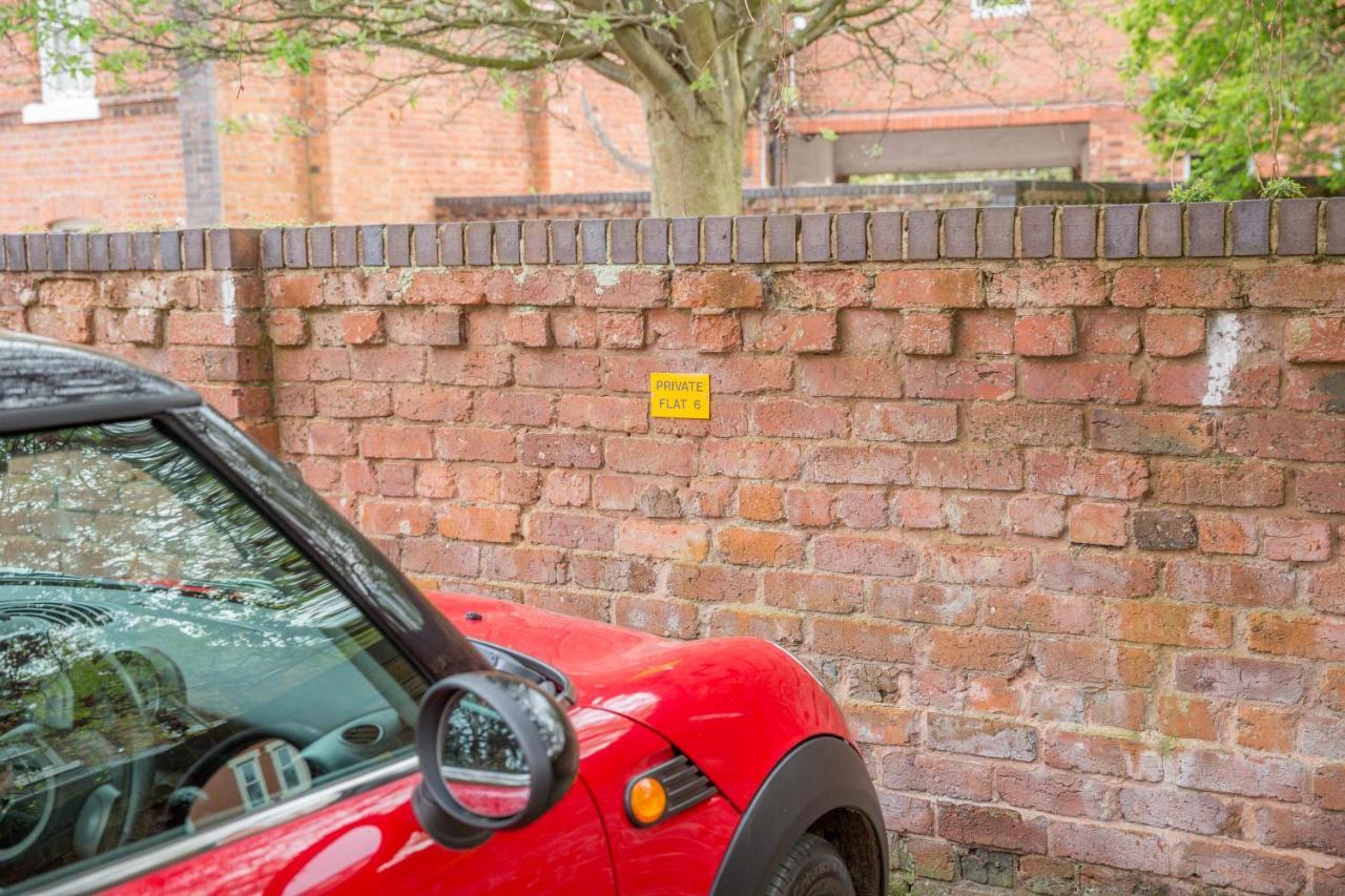 Chester Stays - Lovely Apartment In The Heart Of Chester With Free Parking Екстериор снимка